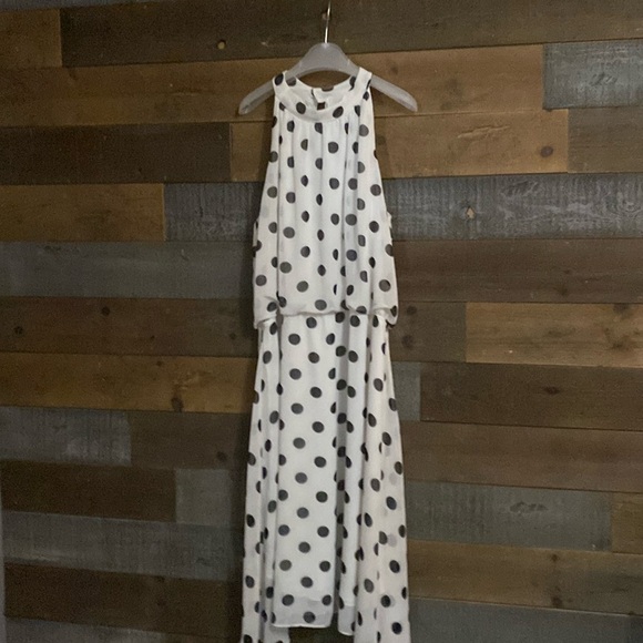 Elena Wang Dresses & Skirts - Cute Mid Length Sleeveless Dress